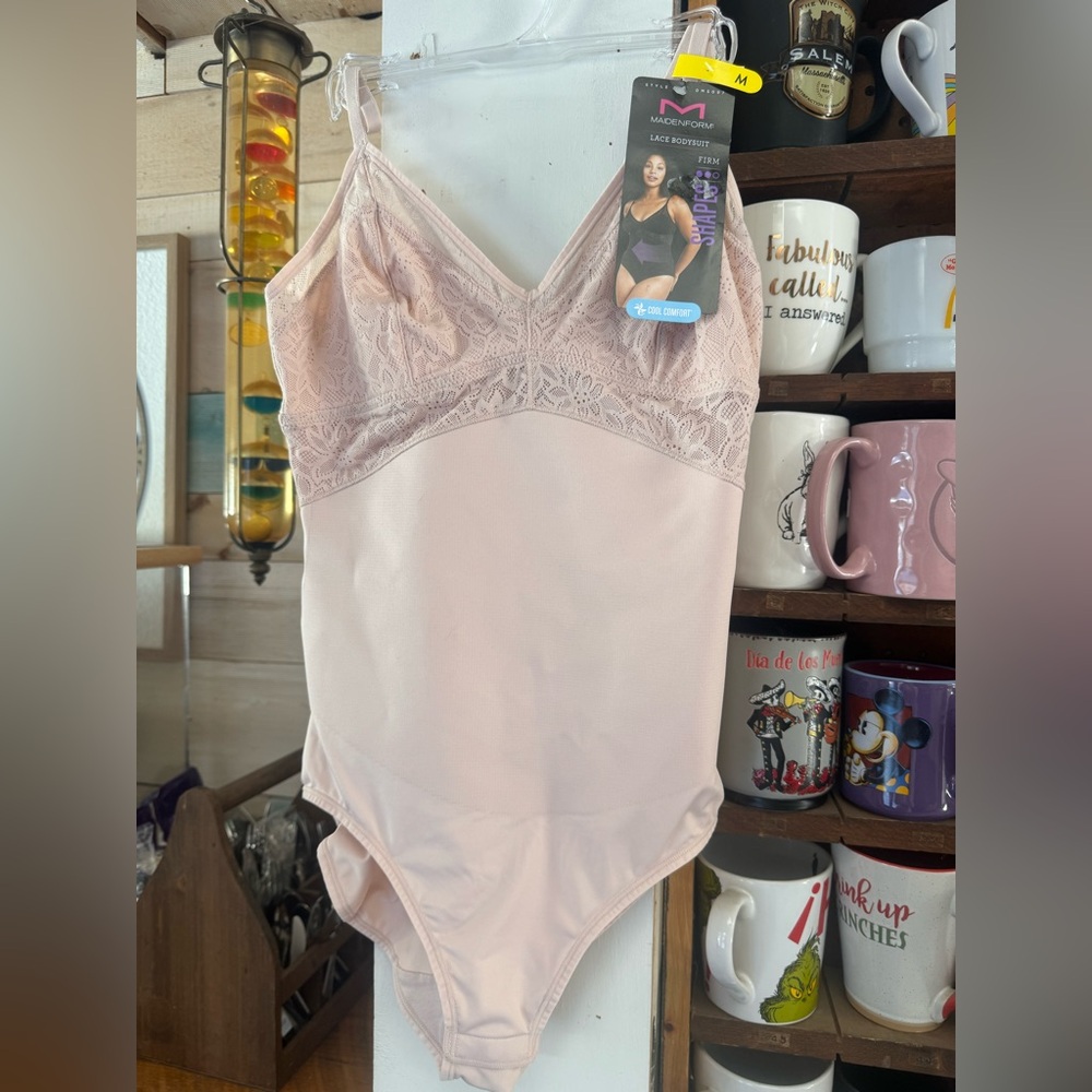 Women's Pink Lace Bodysuit Shaper Maidenform cool comfort Medium